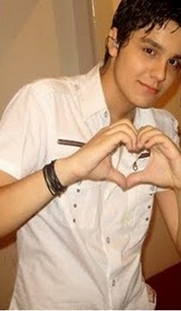 <3
